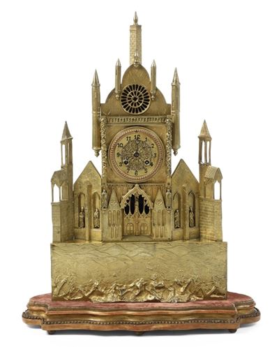 Pendola da tavolo in bronzo dorato e cesellato, stile architettonico, XIX-XX secolo