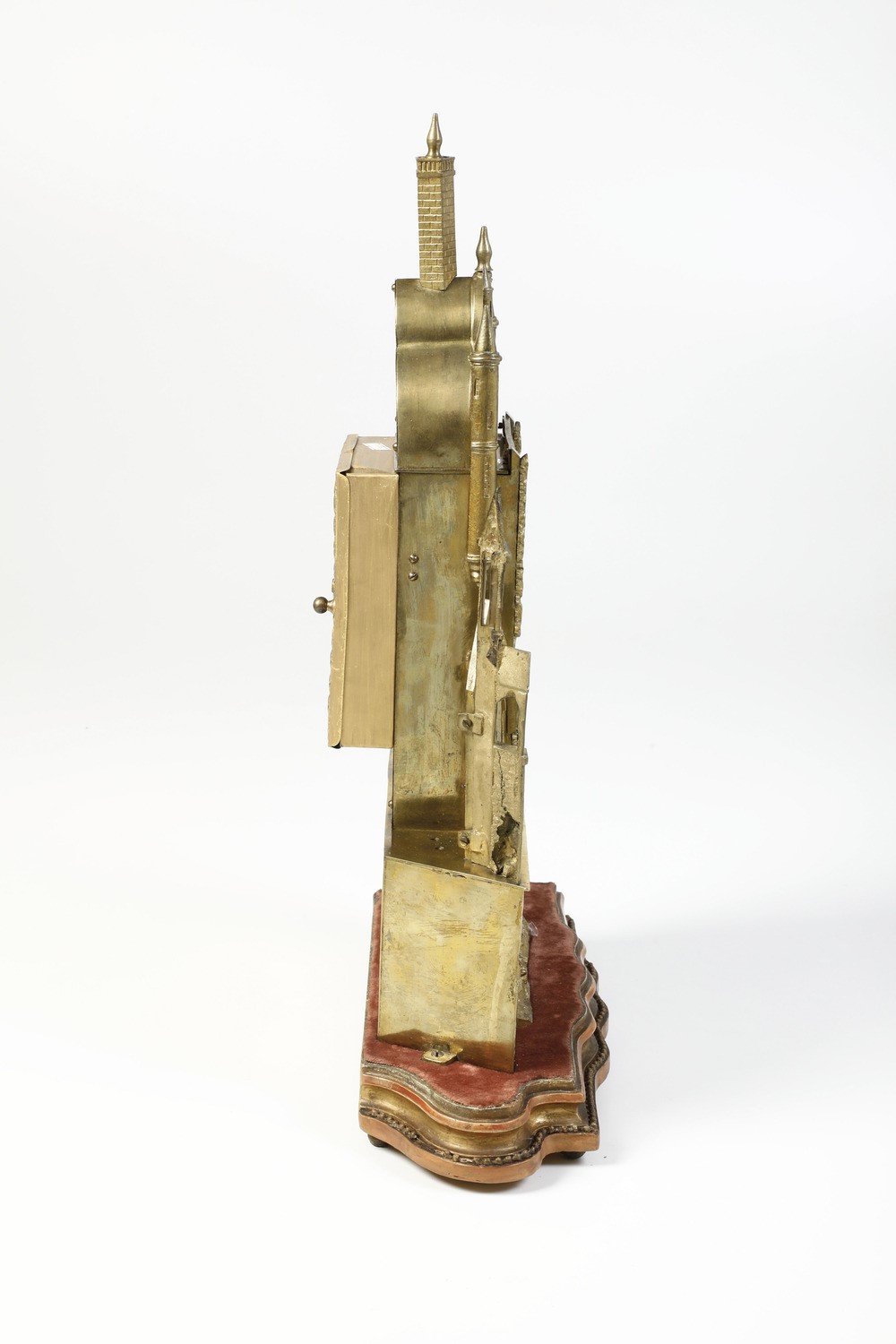 Pendola da tavolo in bronzo dorato e cesellato, stile architettonico, XIX-XX secolo