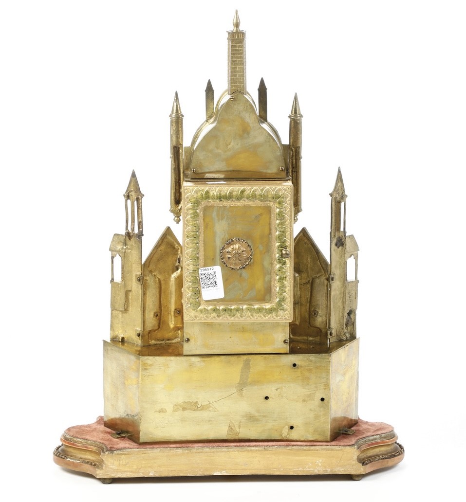 Pendola da tavolo in bronzo dorato e cesellato, stile architettonico, XIX-XX secolo