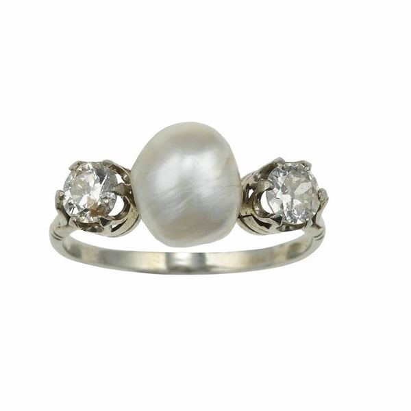 Two natural pearl and diamond ring. Gemmological Report R.A.G. Torino n. J23049mn and n. J23050mn