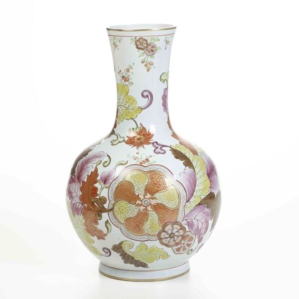 Vaso. Inghilterra, Manifattura di Lowestoft, XX secolo.