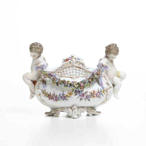 Piccolo vaso. Germania, Manifattura di Passau, XIX secolo.