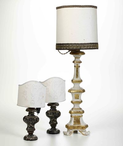 Tre Lampade in Legno Intagliato e Dipinto