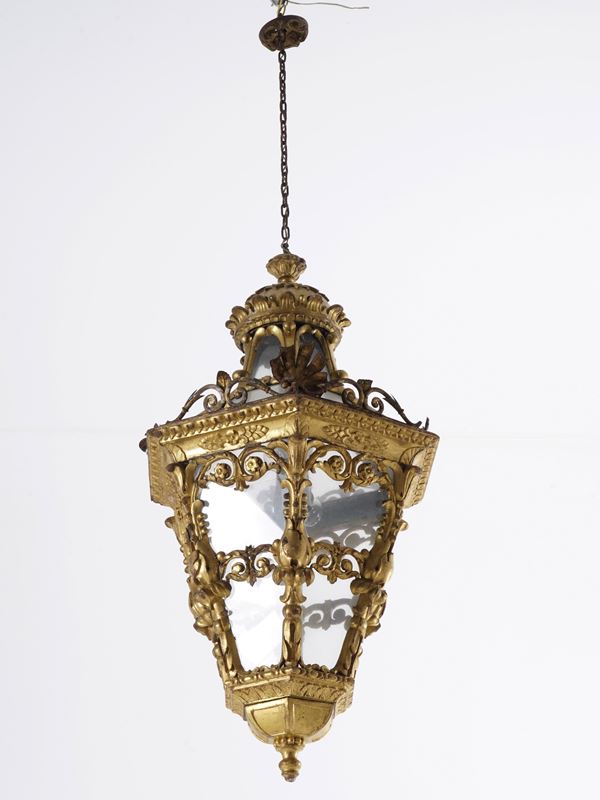 Lampione in legno intagliato e dorato. XVIII secolo