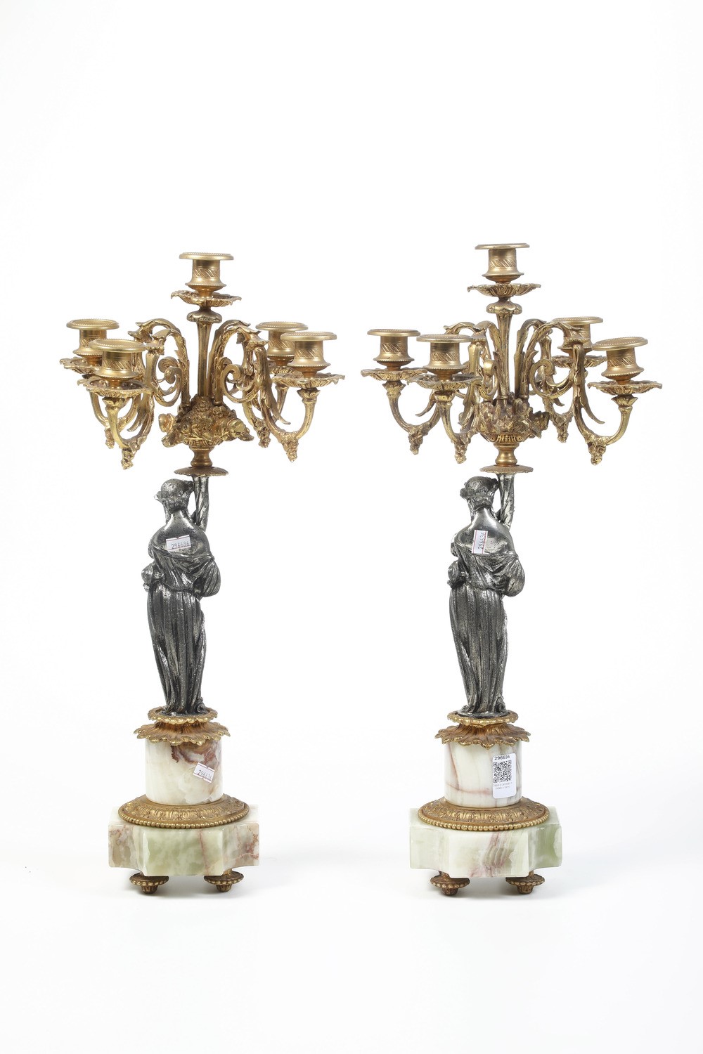 Coppia di Candelabri Figurati in Metallo Argentato e Dorato con Basi in Onice