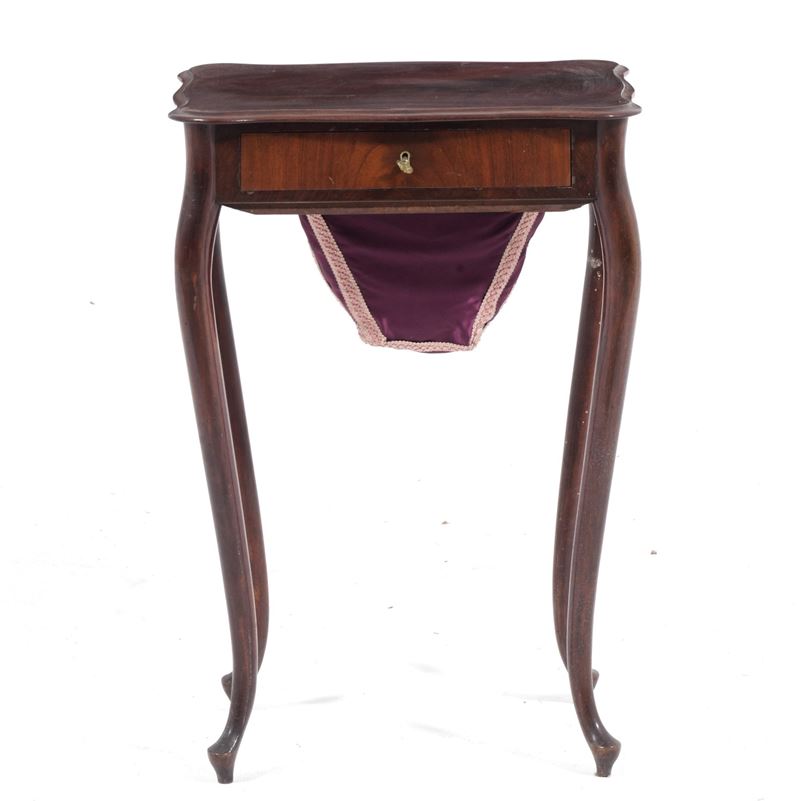 Tavolino da lavoro in legno. XIX-XX secolo  - Auction Antique - Cambi Casa d'Aste