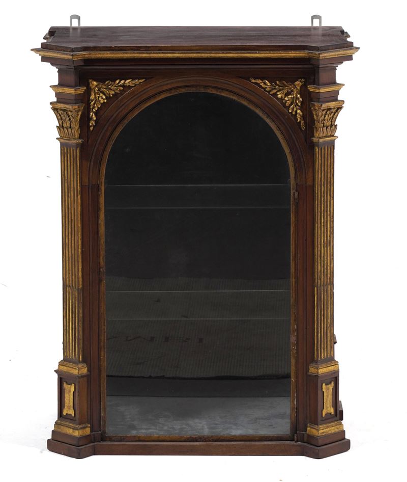 Teca ad un'anta in legno intagliato e dorato. XIX secolo  - Auction Antique - Cambi Casa d'Aste