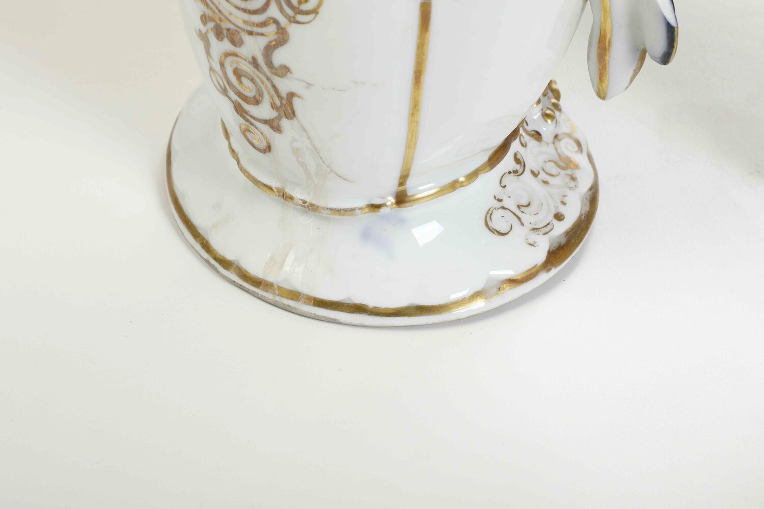 Un Vaso e una Coppia di Vasetti, XIX Secolo.
