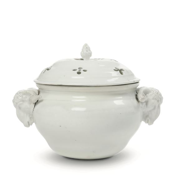 Vaso pot-pourri  Torino, Manifattura di Vinovo, periodo Hannong, 1776-1779