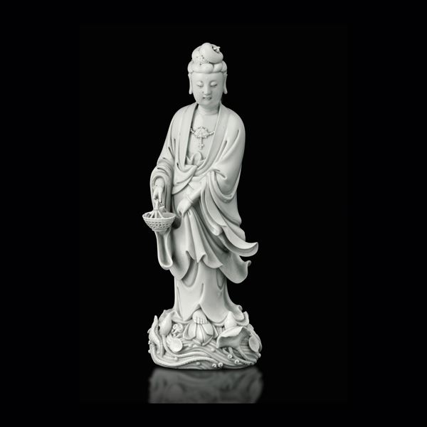 Figura in porcellana di Guanyin in porcellana blanc de Chine, Cina, Dehua, Dinastia Qing, XIX secolo