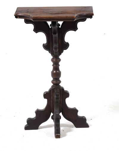 Gueridon in Legno Intagliato. XIX-XX Secolo