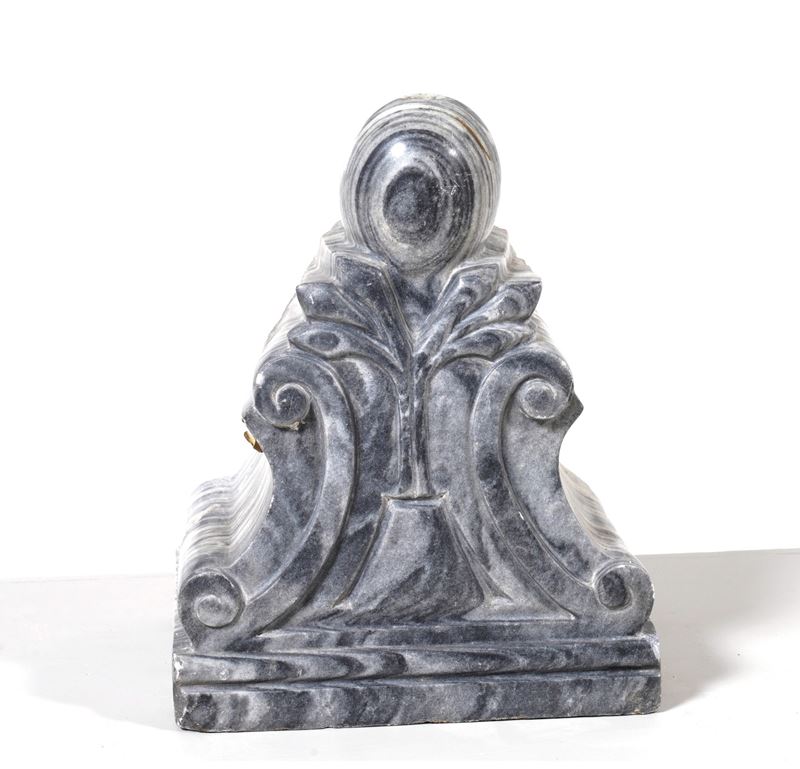 Capitello in marmo scolpito. XX secolo  - Auction Antique - Cambi Casa d'Aste
