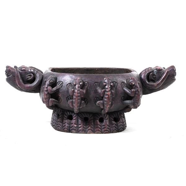 Fioriera in legno intagliato