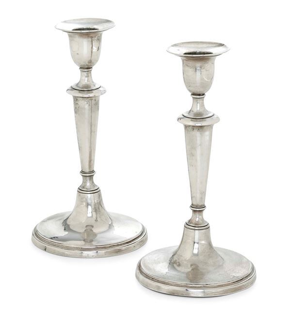 Coppia di candelieri neoclassici. Bottega all'Insegna del Calice, Milano, fine del XVIII secolo