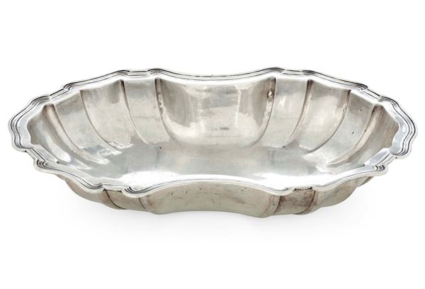 Bacile. Manifattura italiana, seconda metà del XVIII secolo. (Apparentemente privo di punzonatura)