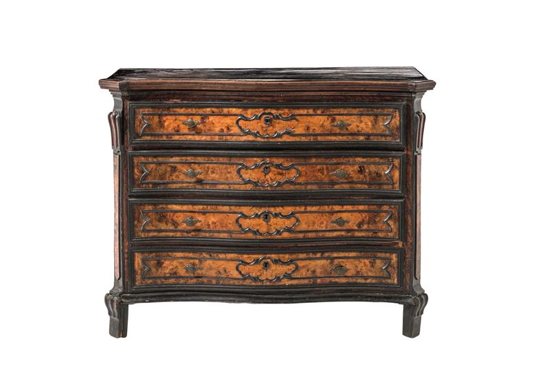 Cassettone lastronato. Lombardia, XVIII secolo  - Asta Dimore Italiane - Cambi Casa d'Aste