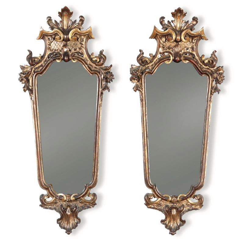 Coppia di specchiere in legno intagliato e dorato. XVIII secolo  - Asta Dimore Italiane - Cambi Casa d'Aste