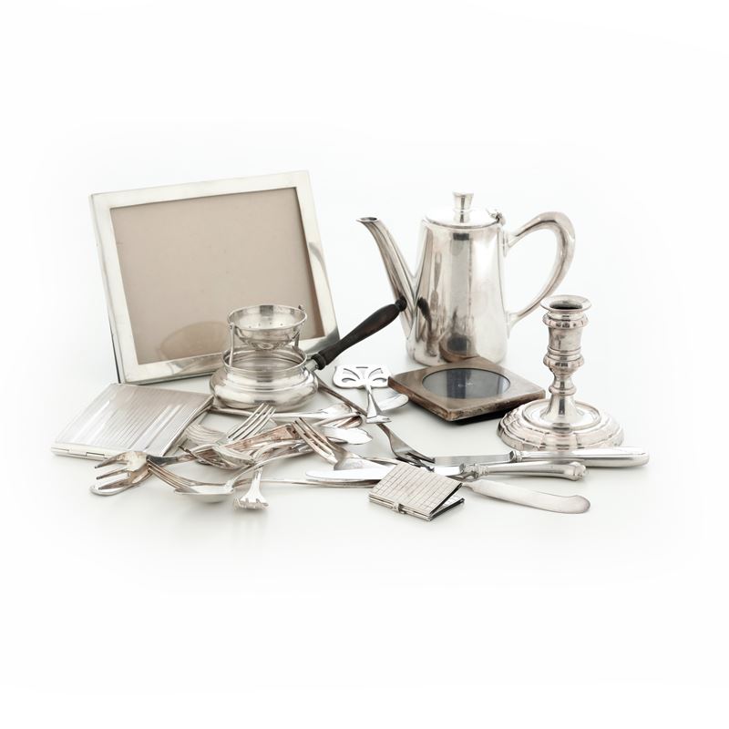 Lotto di oggetti in argento e metallo argentato  - Auction Silvers and Icons - Cambi Casa d'Aste