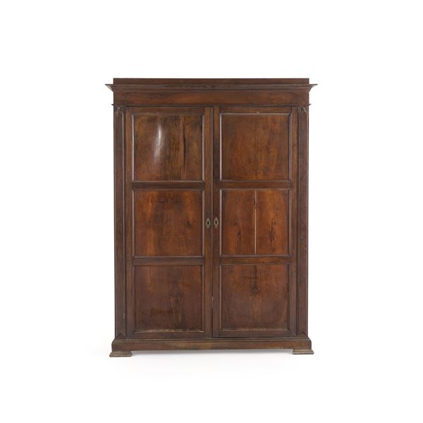Armadio a due ante pannellate. XIX-XX secolo (difetti, privo di schiena)