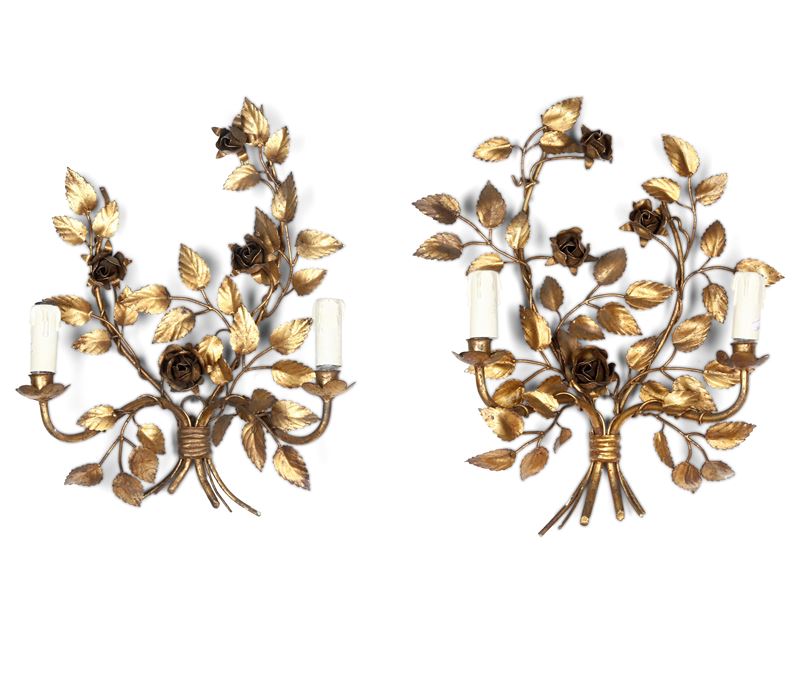 Coppia di appliques a due luci in metallo dorato. XIX-XX secolo  - Asta Antiquariato - Cambi Casa d'Aste