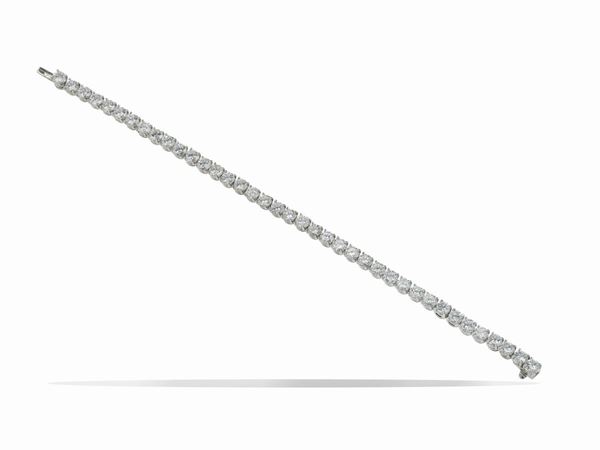 Brilliant-cut diamond and gold line bracelet