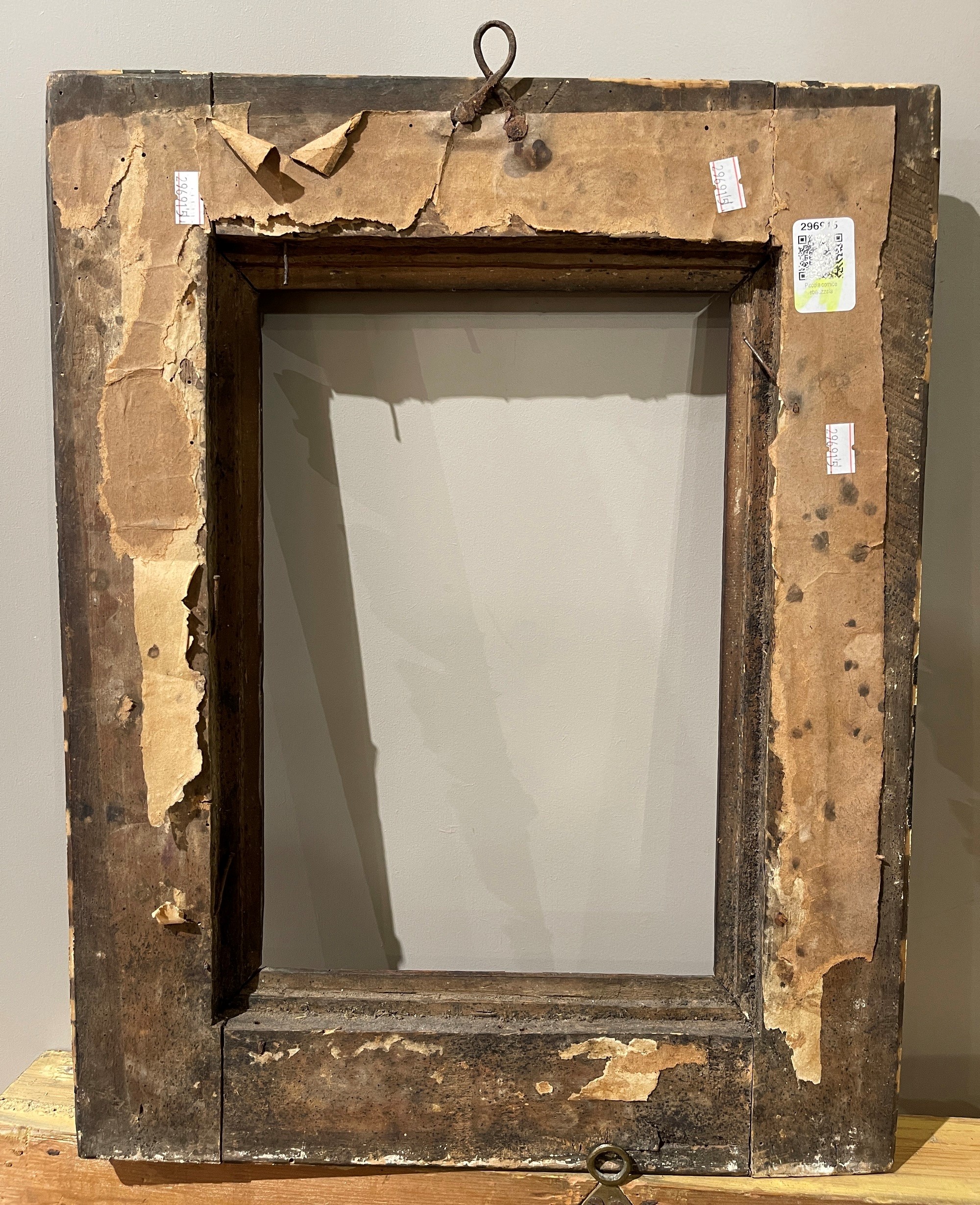 Cornice in Legno Ebanizzato con Profili Dorati, Battuta a Foglie