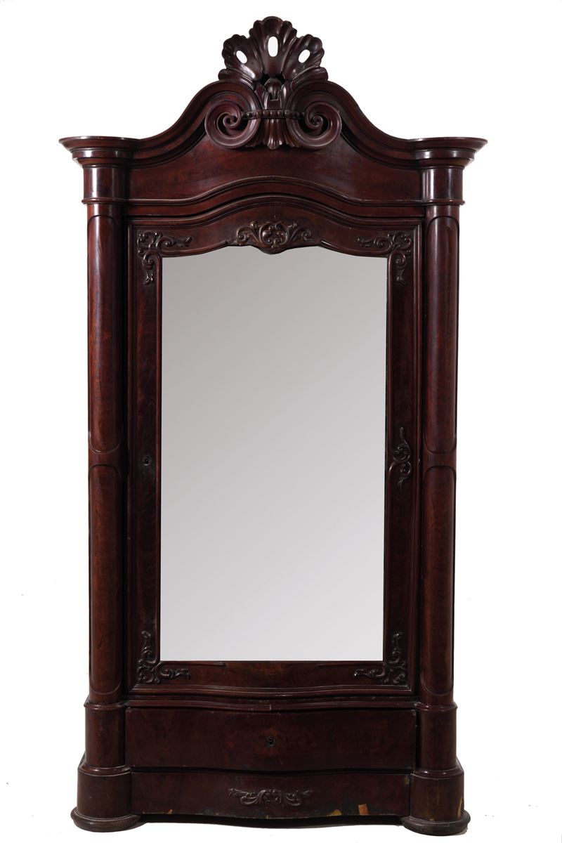 Armadio ad un’anta in legno intagliato. XIX-XX secolo  - Auction Antique - Cambi Casa d'Aste