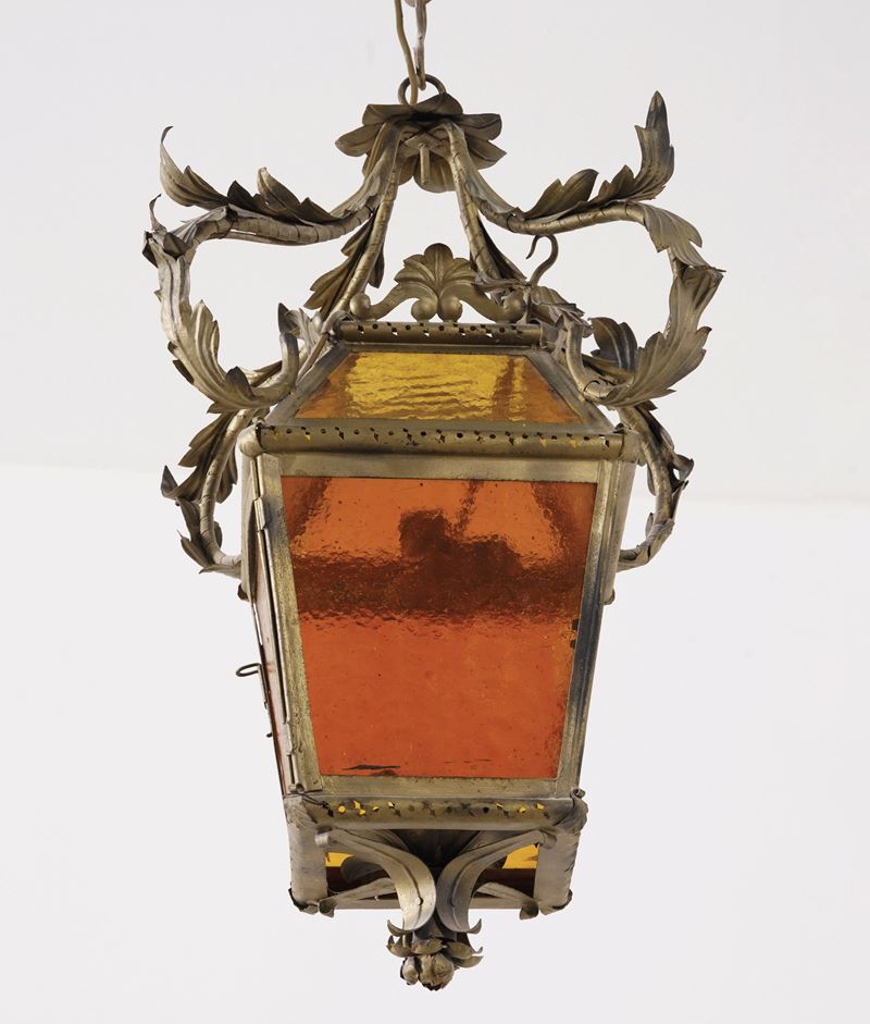 Lanterna in metallo dorato. XX secolo  - Auction Antique - Cambi Casa d'Aste