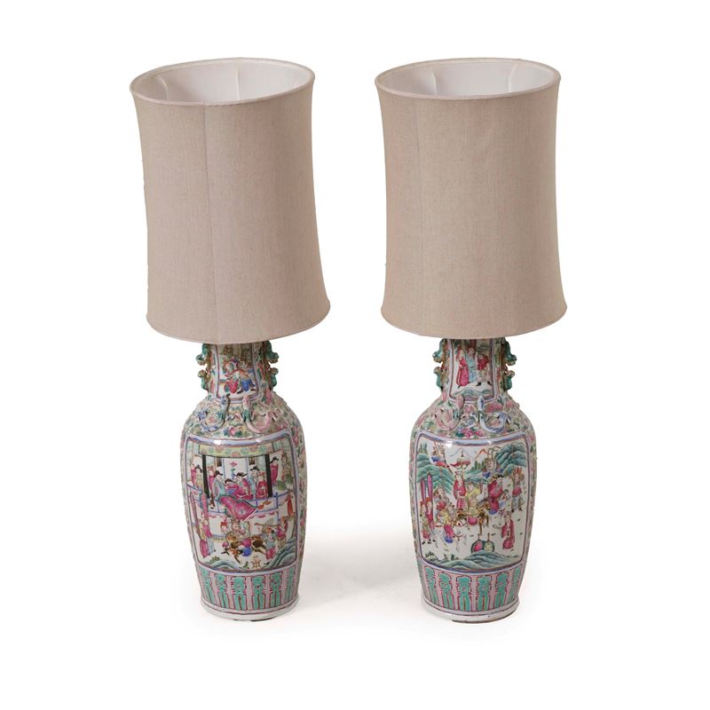 Pair of Canton porcelain vases decorated with court scenes within reserves and floral motifs, China, 19th century.  - Auction Fine Asian Works of Art - Cambi Casa d'Aste