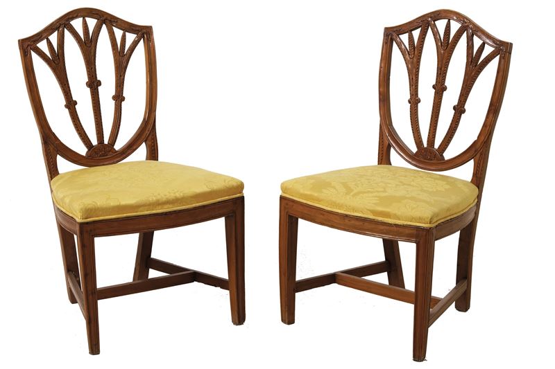 Coppia di sedie in legno con seduta imbottita gialla. XIX secolo  - Auction Antique - Cambi Casa d'Aste