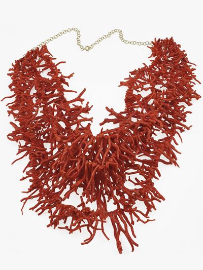 Collana a quattro fili, rami di corallo, in oro giallo 750/1000