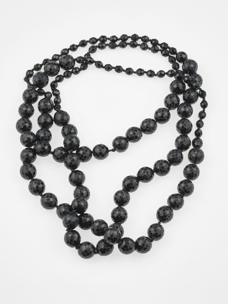 Black glass necklace. Small chips  - Auction Fine Jewels - Cambi Casa d'Aste
