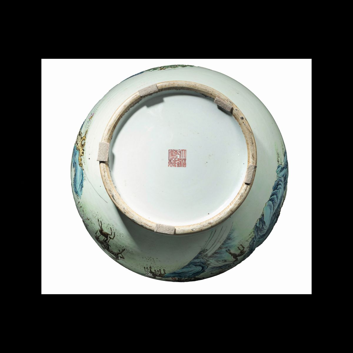Vaso in Porcellana Decorato con il Motivo dei "cento Cervi", dalla Caratteristica Forma Arcaica H...