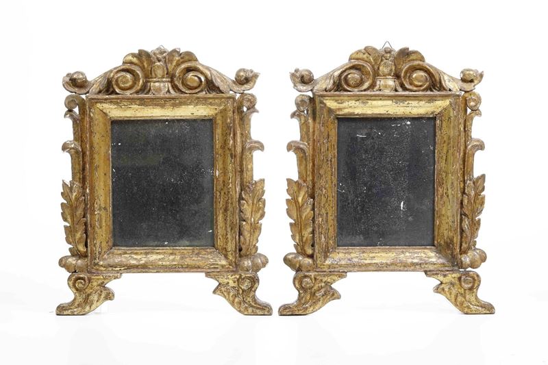 Coppia di specchierine in legno intagliato e dorato a mecca, XIX secolo  - Auction Antique - Cambi Casa d'Aste