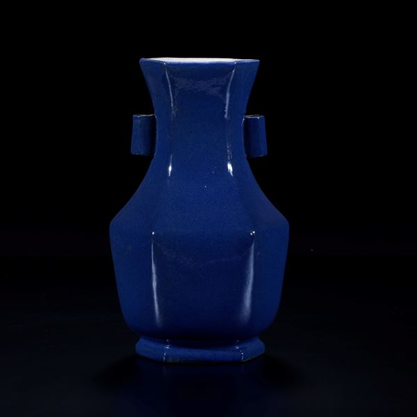 Vaso in porcellana blu. Cina XIX-XX secolo