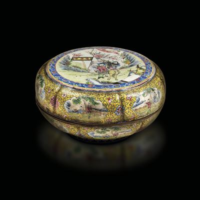 Scatola in Bronzo Cloisonnè a Decoro Floreale con Inserti di Scene di Vita Comune, Cina, Repubbli...