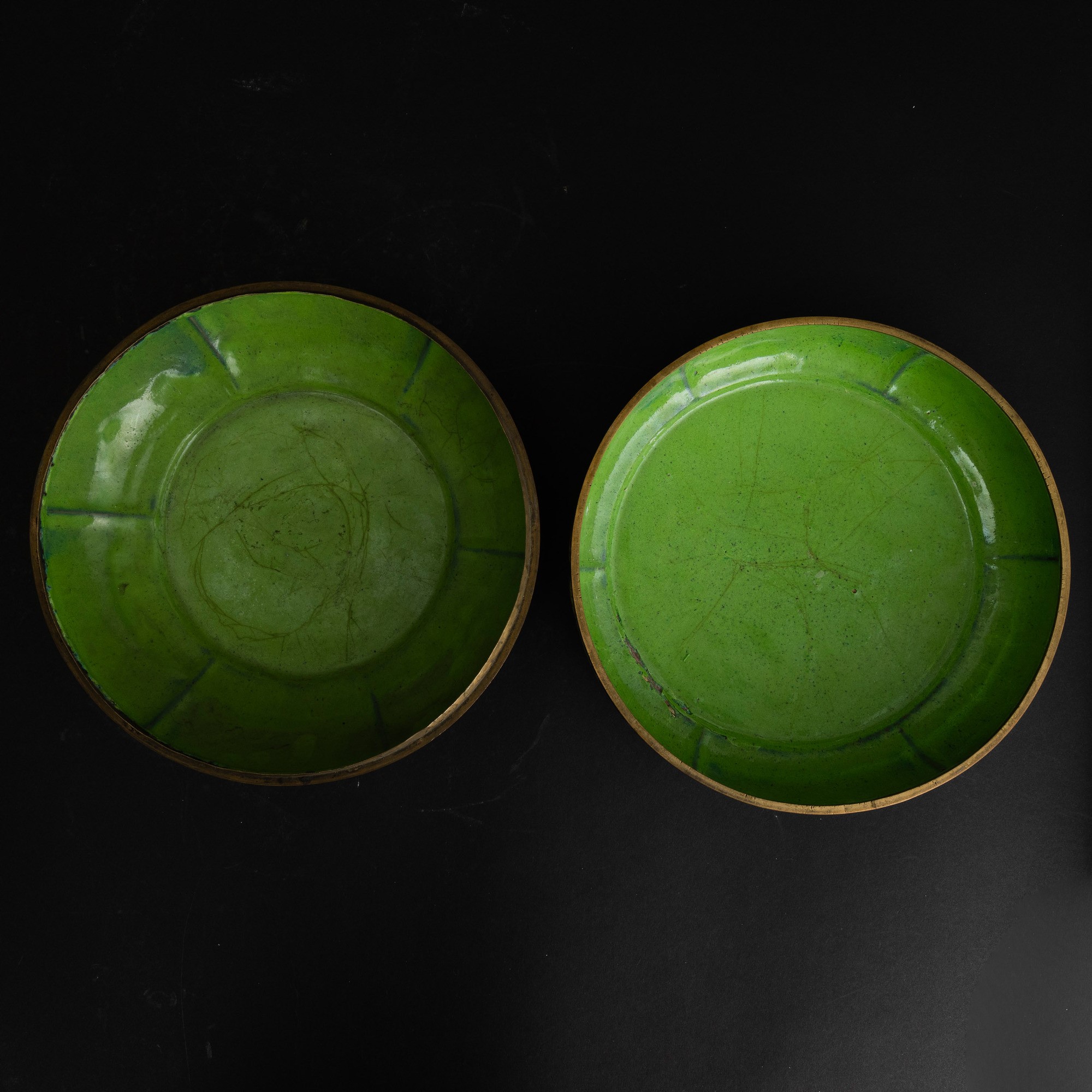 Scatola in Bronzo Cloisonnè a Decoro Floreale con Inserti di Scene di Vita Comune, Cina, Repubbli...