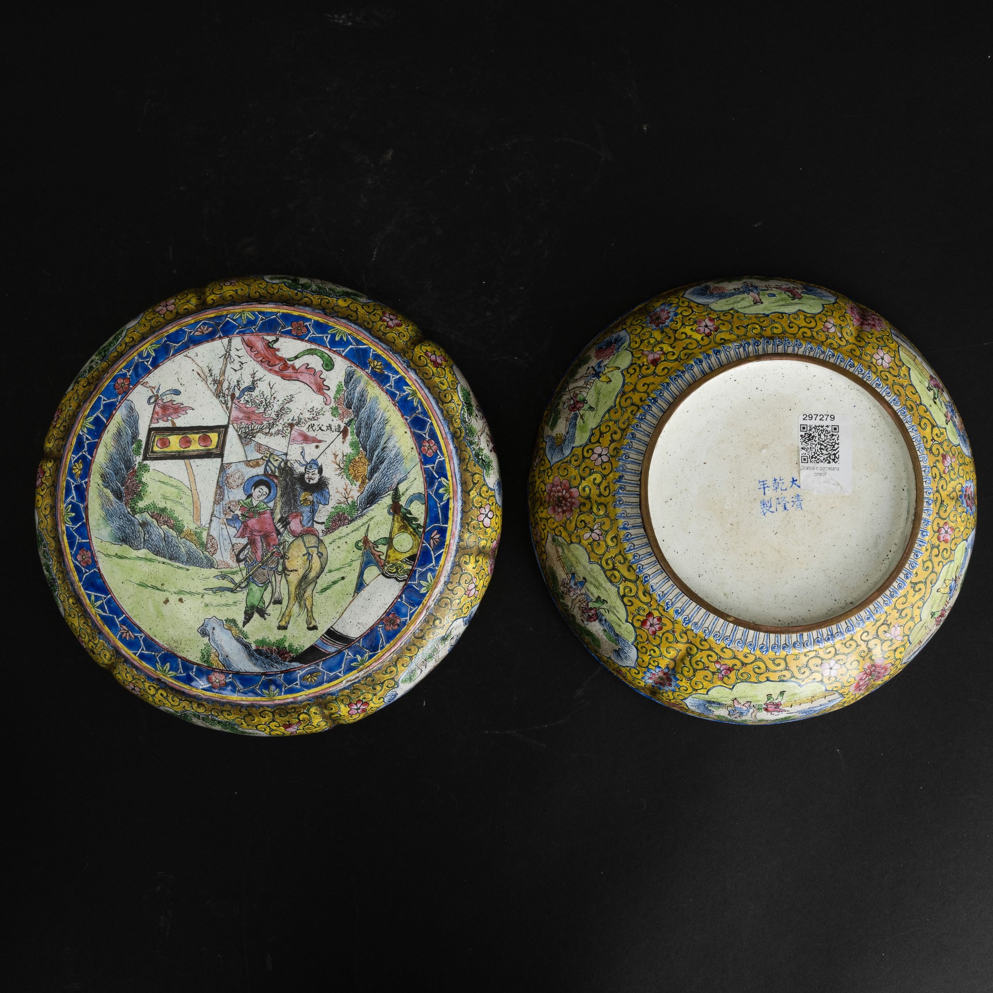 Scatola in Bronzo Cloisonnè a Decoro Floreale con Inserti di Scene di Vita Comune, Cina, Repubbli...