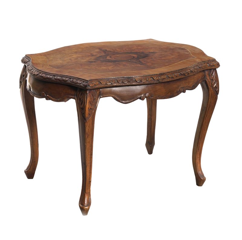 Tavolino basso di legno. XIX secolo  - Asta Antiquariato  - Cambi Casa d'Aste