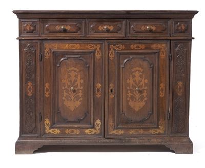 Credenza in Noce Intarsiato. XVII Secolo