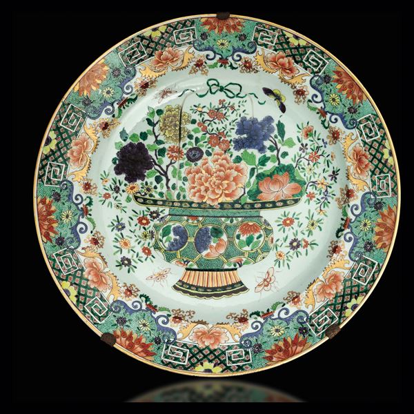 Grande piatto in porcellana a decoro floreale, Famiglia Verde, Samson, XIX secolo
