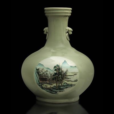 Vaso a Bottiglia in Porcellana Celadon a Decoro Paesaggistico Entro Riserva, Cina, Repubblica, XX...