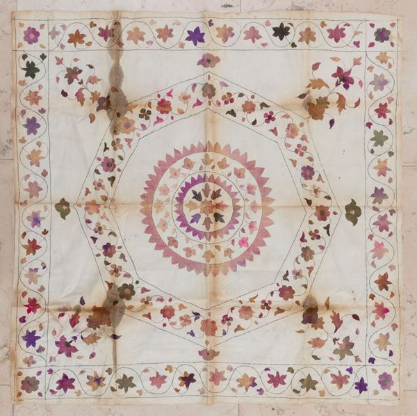 Tessuto antico di seta ricamato Chamba-Rumal, Inidia, XIX secolo