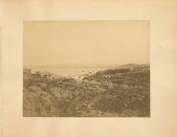 Anonimo  Senza titolo (Vista della città sul mare)