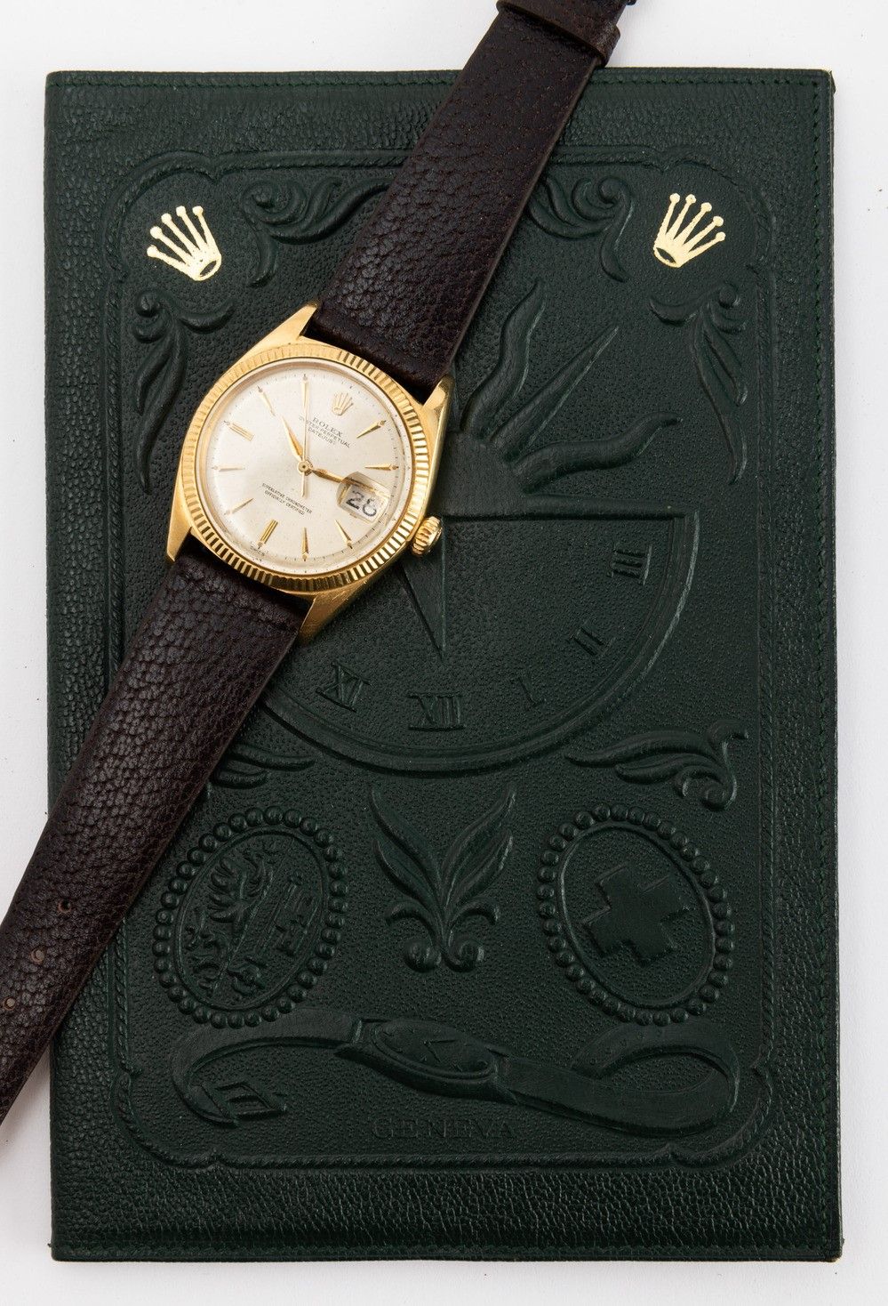 Rolex - Classico Datejust 1601 in Oro Giallo 18k, Quadrante Argentè, Lancette ed Indici a Foglia ...