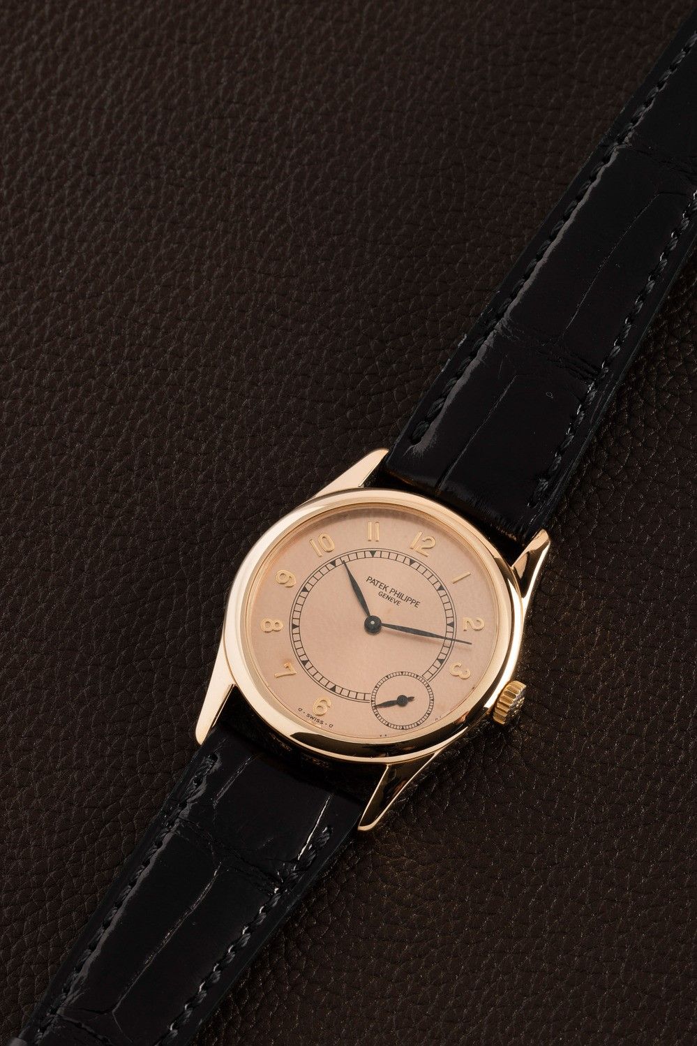 Patek Philippe - Elegante Calatrava Ref 5000 R in Oro Rosa 18k, Quadrante Salmone con Numeri Arab...