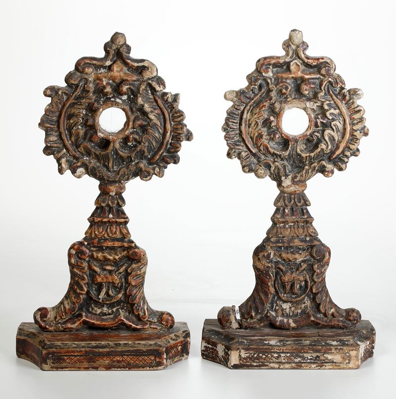 Coppia di reliquiari in legno scolpito e laccato. XVIII secolo  - Asta Scultura - Cambi Casa d'Aste