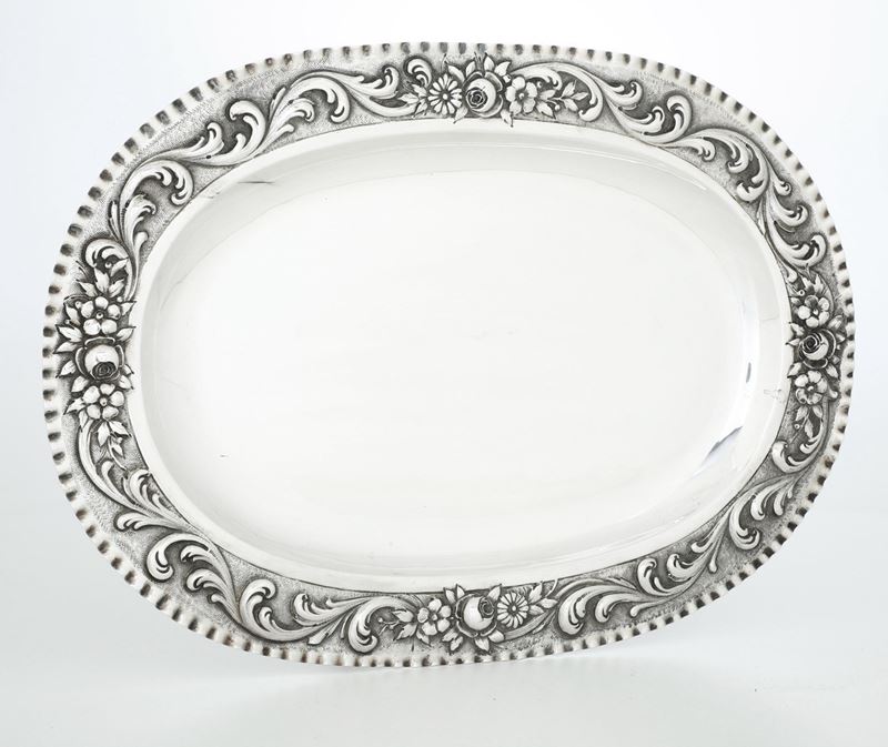 Vassoio. Argenteria italiana del XX secolo (apparentemente privo di punzonatura)  - Asta Argenti - Cambi Casa d'Aste