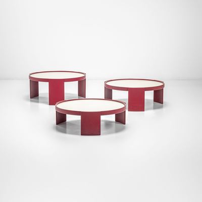 Set di Tre Grandi Tavoli Bassi Impilabili.