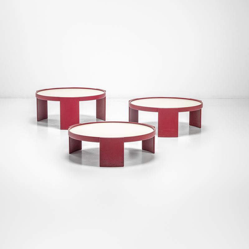 Gianfranco Frattini : Set di tre grandi tavoli bassi impilabili.  - Asta Fine Design - Cambi Casa d'Aste